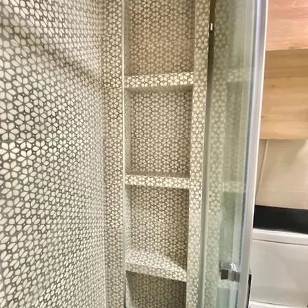 Hidden Jewel Next To The Center In Apartment *